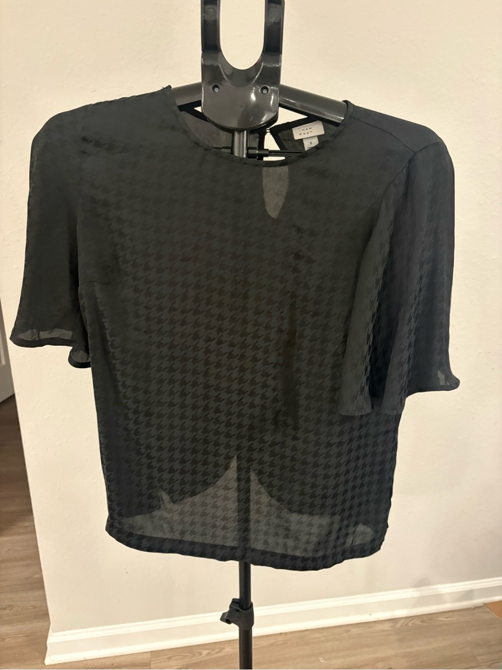 a new day Black Sheer Houndstooth Short Sleeve Blouse